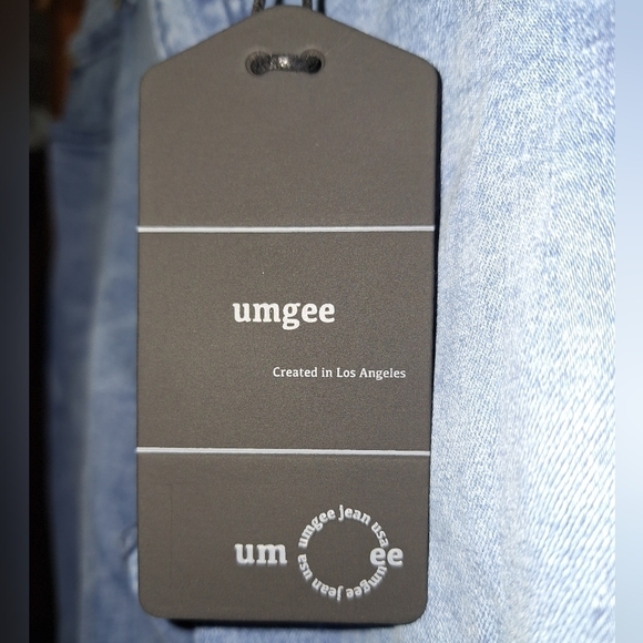 Umgee NWT embroidered flare leg jeans in a size 30 waist and 33 inseam - Picture 11 of 11
